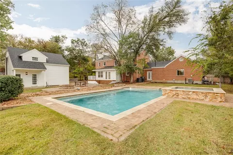 Exterior - 706 E 30th St, Bryan, TX 77803 photo 5 of 7