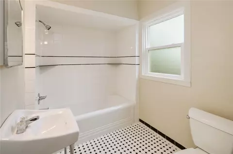 Bath - 706 E 30th St, Bryan, TX 77803 photo 5 of 7