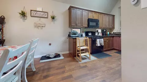 Kitchen - 2015 Positano Loop, Bryan, TX 77808 photo 2 of 2