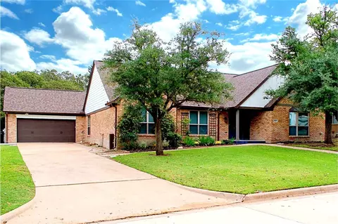3005 Camelot Dr NW, Bryan, TX 77802 photo 3