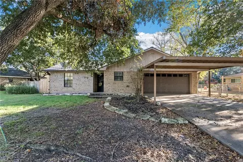1726 Neal St, Navasota, TX 77868