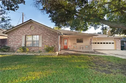 106 N Hills Cir, Franklin, TX 77856