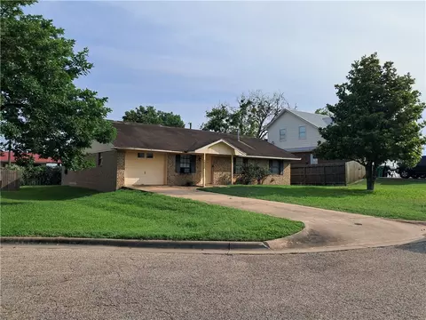 1202 Cheyenne Dr, Brenham, TX 77833