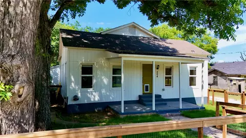 Exterior - 504 S Pine St, Calvert, TX 77837 photo 1 of 2