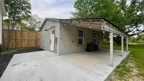 Exterior - 504 S Pine St, Calvert, TX 77837 photo 2 of 2