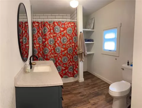 Bath - 504 S Pine St, Calvert, TX 77837 photo 1 of 3