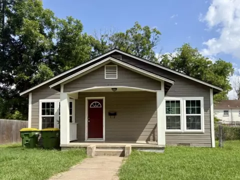 407 W Davis St, Hearne, TX 77859