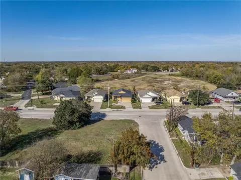 View/Area - 930 W 28th St, Bryan, TX 77803 photo 2 of 7