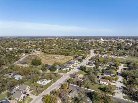 View/Area - 930 W 28th St, Bryan, TX 77803 photo 6 of 7