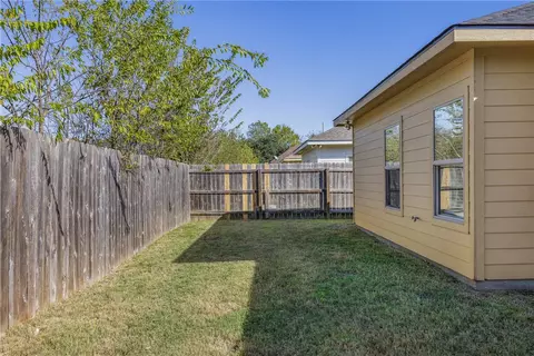 Exterior - 930 W 28th St, Bryan, TX 77803 photo 5 of 6