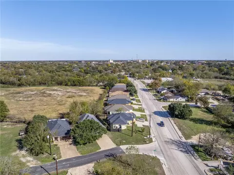 View/Area - 930 W 28th St, Bryan, TX 77803 photo 5 of 7