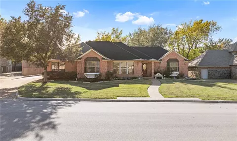 204 Hearthstone Cir, College Station, TX 77840