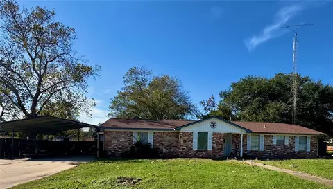 902 S Easterwood St, Hearne, TX 77859