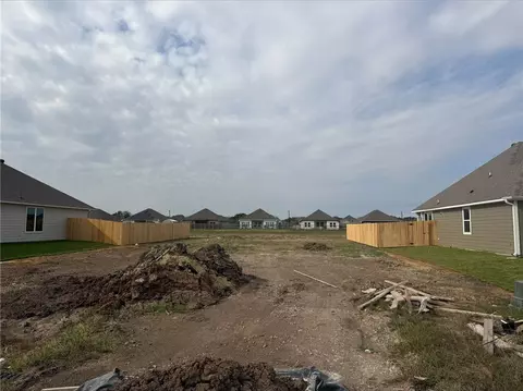 365 Harvest Lake Dr, Snook, TX 77878