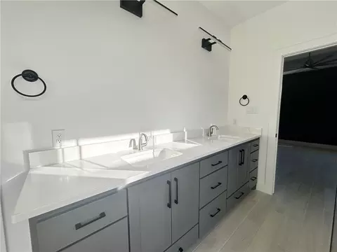 Bath - 5010 Grayson Way, Bryan, TX 77802 photo 2 of 7