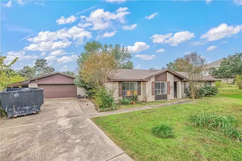 2500 Briarwood Cir, Bryan, TX 77802