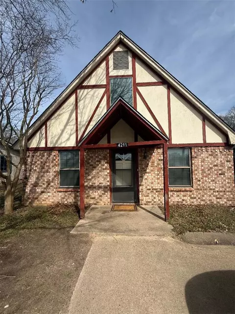 4211 Marsh St, Bryan, TX 77803