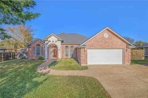 2708 Wood Ct, Bryan, TX 77808