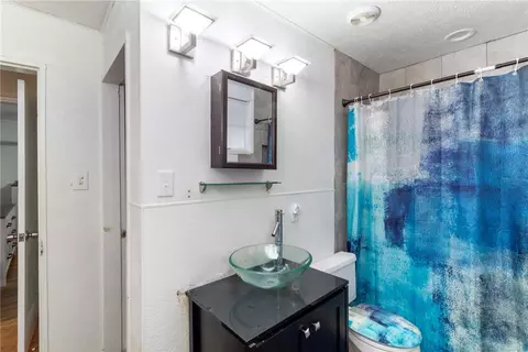 Bath - 2608 Cavitt Ave, Bryan, TX 77801 photo 2 of 2