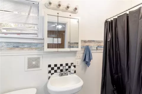 Bath - 2608 Cavitt Ave, Bryan, TX 77801 photo 1 of 2
