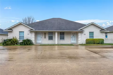 410 Freeman Ave, Bryan, TX 77803 photo 2