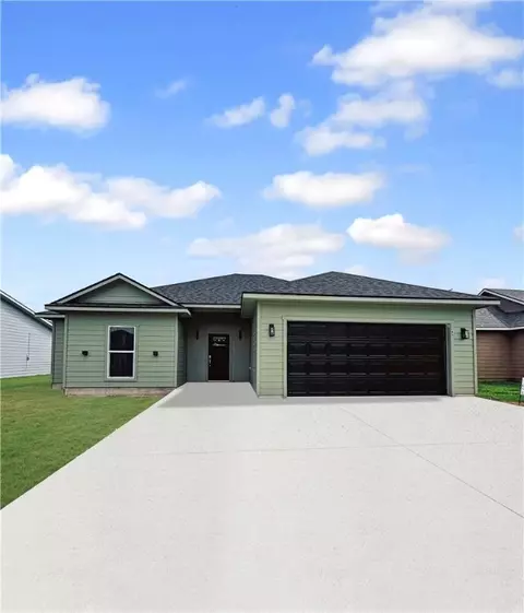 411 N Wrangler St, Franklin, TX 77856