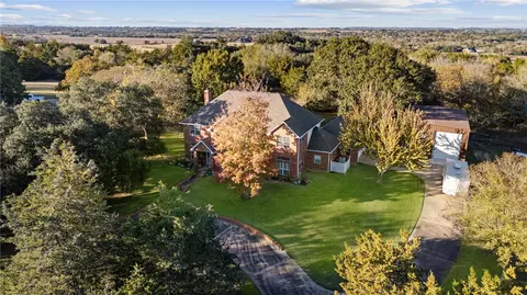 3905 N Briarwood Dr, Brenham, TX 77833