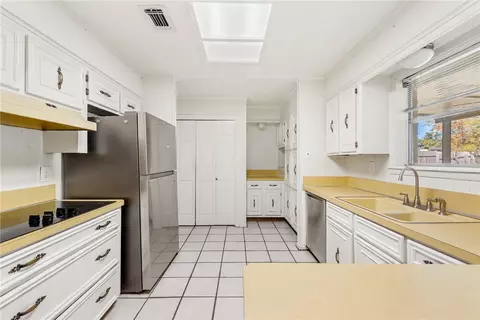 Kitchen - 2901 Oakside Dr, Bryan, TX 77802 photo 1 of 3