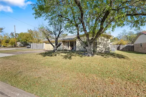 Exterior - 2901 Oakside Dr, Bryan, TX 77802 photo 2 of 6
