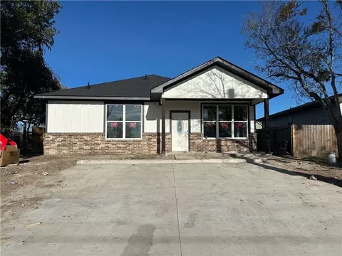 1105 Phoenix St, College Station, TX 77840