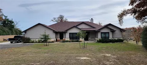 3104 Stonewood Dr, Franklin, TX 77856