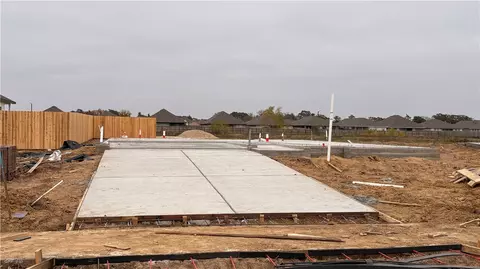 2240 Jeter Dr, Bryan, TX 77803