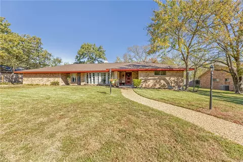 1107 Merry Oaks Dr, College Station, TX 77840