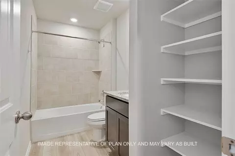 Bath - 5417 Bear Run, Bryan, TX 77803 photo 2 of 3