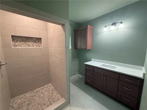 Bath - 1614 Conlee St, Bryan, TX 77803 photo 2 of 3