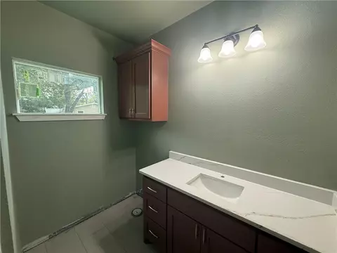 Bath - 1614 Conlee St, Bryan, TX 77803 photo 3 of 3