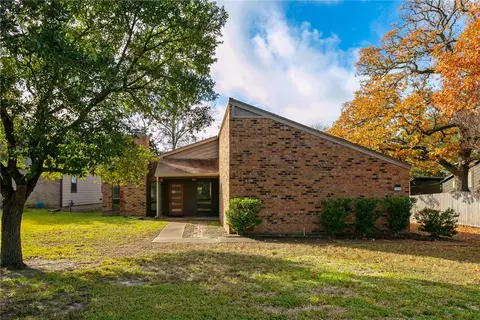 3024 Westwood Main Dr, Bryan, TX 77807