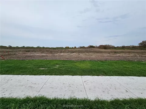 2823 Captain Dr, Bryan, TX 77808 photo 3