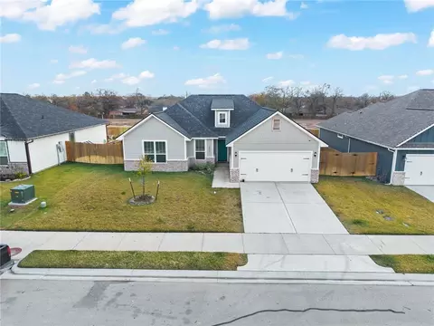 2502 Lightfoot Ln, Bryan, TX 77803
