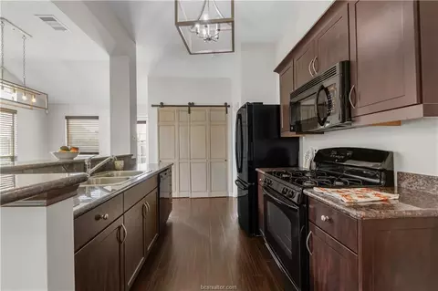 2031 Positano Loop, Bryan, TX 77808 photo 9