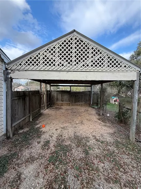Exterior - 1002 E 30th St, Bryan, TX 77803 photo 3 of 4