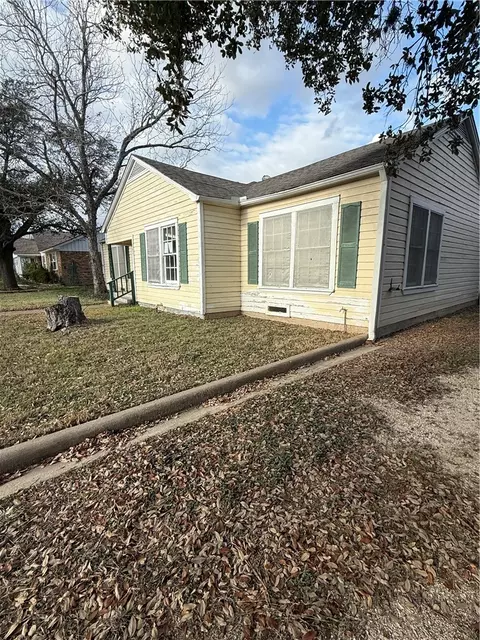 Exterior - 1002 E 30th St, Bryan, TX 77803 photo 2 of 4