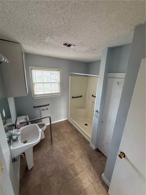 Bath - 1002 E 30th St, Bryan, TX 77803 photo 1 of 1