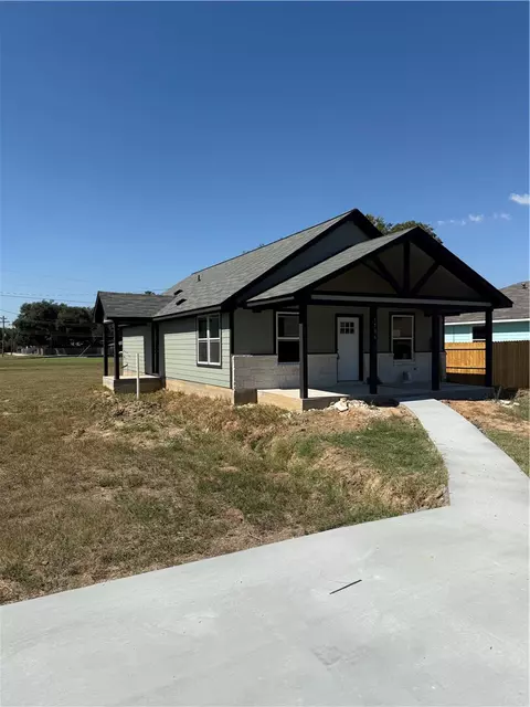 1706 Pine St, Hearne, TX 77859