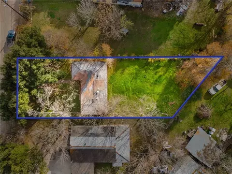 1302 N Sims Ave, Bryan, TX 77803
