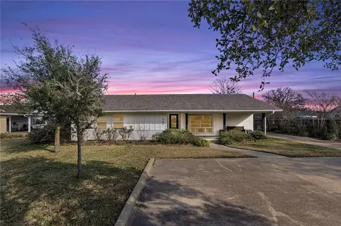 507 Crescent Dr, Bryan, TX 77801