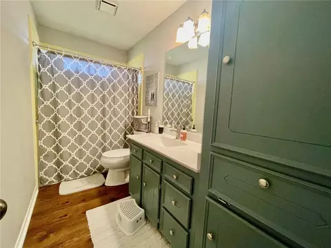 Bath - 3801 Brockhampton Dr, Bryan, TX 77802 photo 1 of 4
