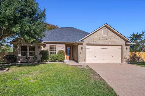 2708 Hickory Ct, Bryan, TX 77808