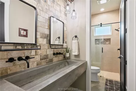 Bath - 2900 Embers Ct, Bryan, TX 77808 photo 5 of 5