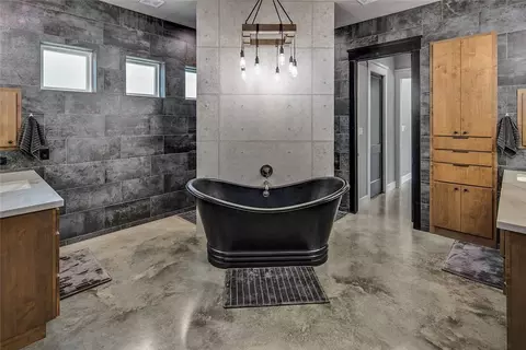 Bath - 2900 Embers Ct, Bryan, TX 77808 photo 1 of 5